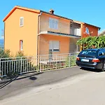 Mit Grill- Terrasse Und Garten By Interhome Traù