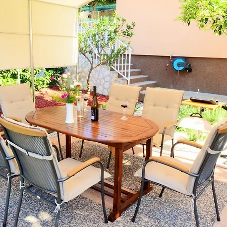 Mit Grill- Terrasse Und Garten By Interhome *