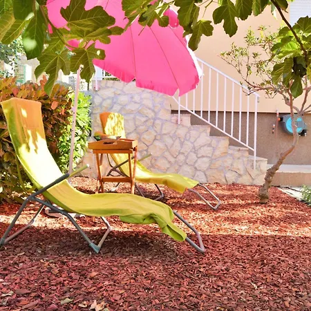 Mit Grill- Terrasse Und Garten By Interhome *