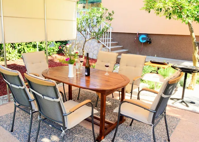 Mit Grill- Terrasse Und Garten By Interhome *