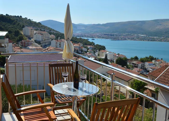 Apartment Mit Grill- Terrasse Und Garten By Interhome Trogir