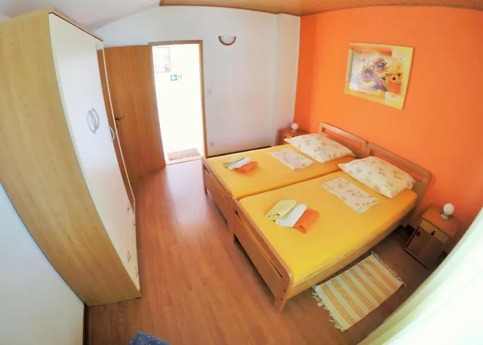 Mit Grill- Terrasse Und Garten By Interhome