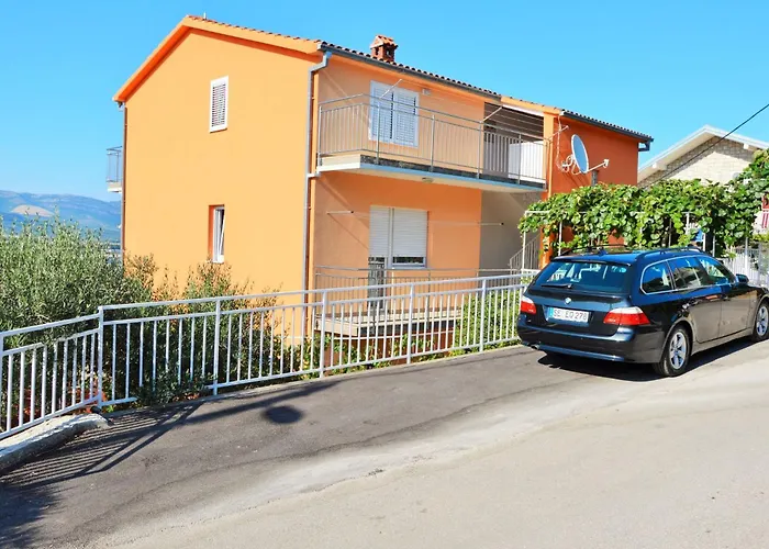 Mit Grill- Terrasse Und Garten By Interhome Trogir