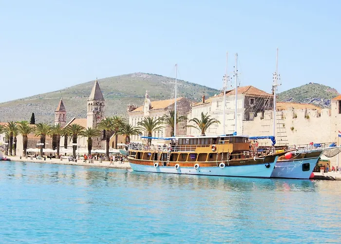 Apartment Mit Grill- Terrasse Und Garten By Interhome Trogir