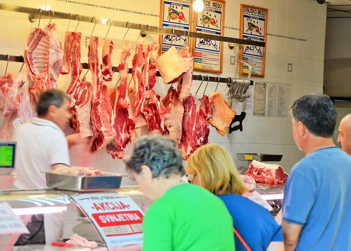 Apartment Mit Grill- Terrasse Und Garten By Interhome Trogir